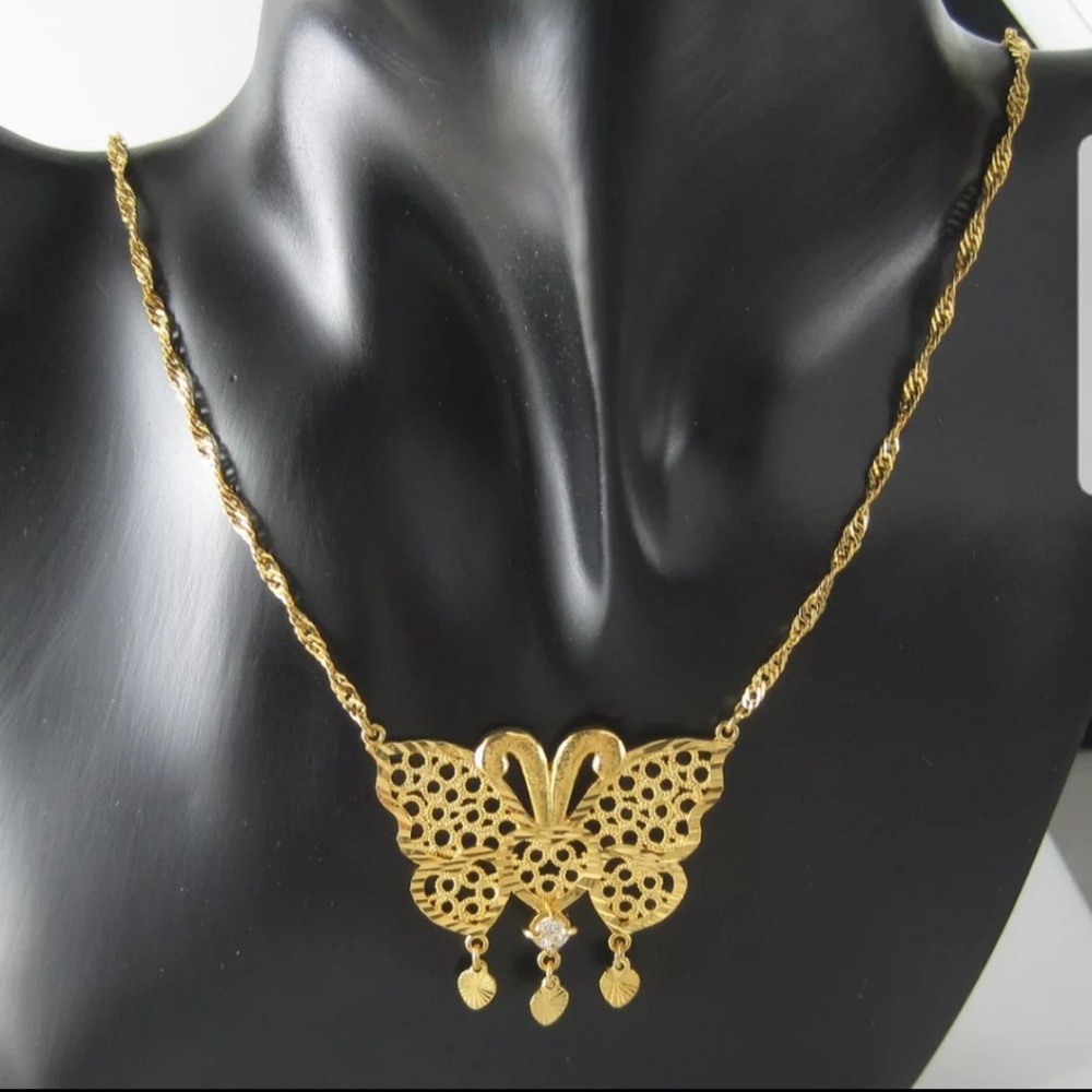 Nwot Butterfly necklace
